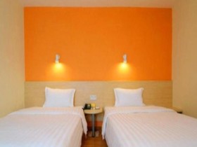 7Days Inn Changchun Jiefang Bridge City Train