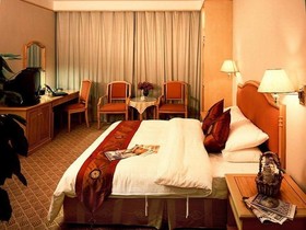 Redbuds Plaza Hotel