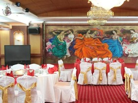 Redbuds Plaza Hotel
