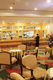 Redbuds Plaza Hotel