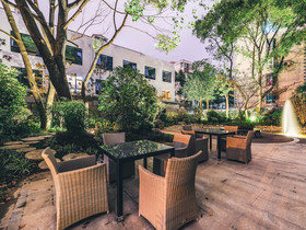 Atour Hotel Dalian Railway Station
