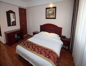 Super 8 by Wyndham Dalian Jinzhou Railway Station Square