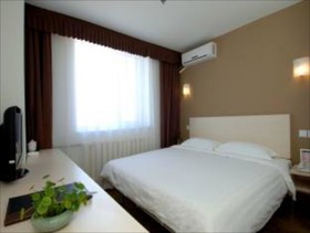 Super 8 by Wyndham Dalian Railway Station