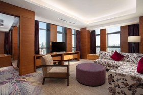 Days Hotel by Wyndham Jilin Railway Station