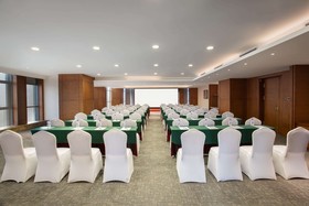 Days Hotel by Wyndham Jilin Railway Station