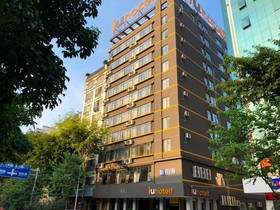 IU Hotels Hezhou City Government Plaza