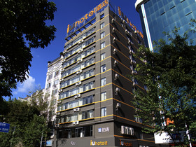 IU Hotels Hezhou City Government Plaza