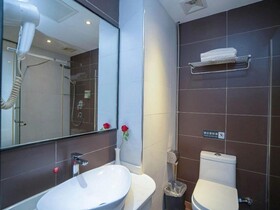 7 Days Inn Yunfu Luoding Central Branch