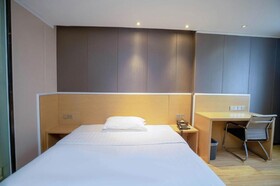 7 Days Inn Yunfu Luoding Central Branch