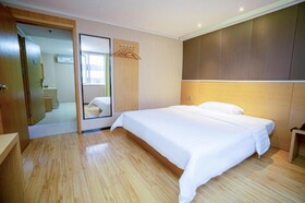 7 Days Inn Yunfu Luoding Central Branch