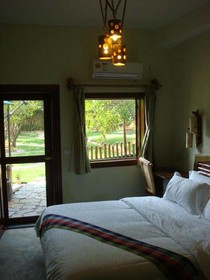 Yangshuo Phoenix Pagoda Fonglou Retreat