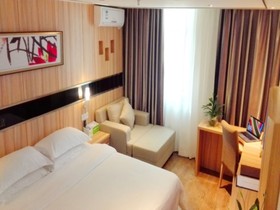 Vatica Guangdong Shenzhen Longhua Qinghu Metro Station Hotel