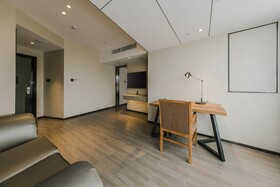Pesht Premier Hotel