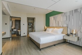 Pesht Premier Hotel