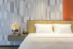 Pesht Premier Hotel