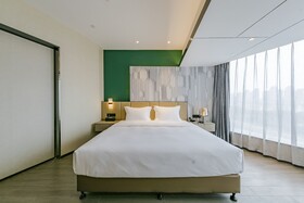 Pesht Premier Hotel