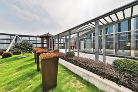 Pesht Premier Hotel