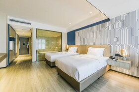 Pesht Premier Hotel