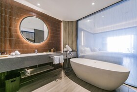 Pesht Premier Hotel