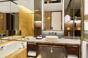 Four Seasons Hotel Hong Kong