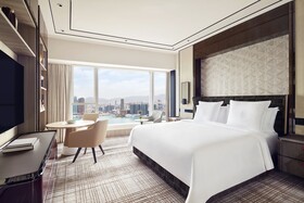 Four Seasons Hotel Hong Kong