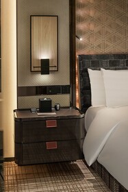 Four Seasons Hotel Hong Kong