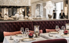 Four Seasons Hotel Hong Kong