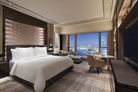 Four Seasons Hotel Hong Kong