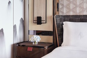 Four Seasons Hotel Hong Kong