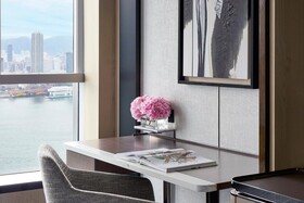 Four Seasons Hotel Hong Kong