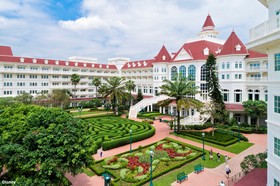 Hong Kong Disneyland Hotel