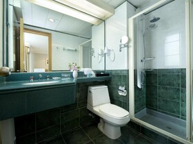 Bishop Lei International House