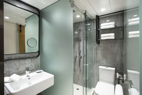 Wharney Guang Dong Hotel