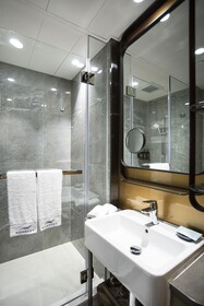 Wharney Guang Dong Hotel