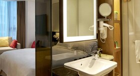 Wharney Guang Dong Hotel