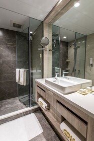 Wharney Guang Dong Hotel