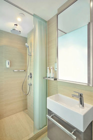 Minimal Hotel Midtown