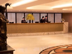 The Royal Pacific Hotel & Towers