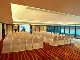 The Royal Pacific Hotel & Towers