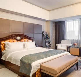 Eastern Five Continents Hotel