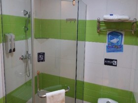7Days Inn Shenzhen Fuyong Fenghuang Shiji Commercial Square