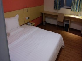 7Days Inn Shenzhen Fuyong Fenghuang Shiji Commercial Square