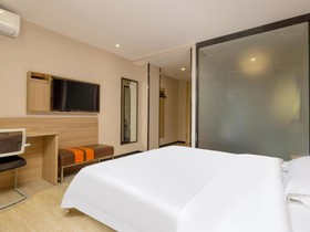 7 Days Premium Shenzhen Longgang Dayun Metro Station