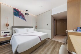 Elong Hotel