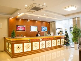 GreenTree Inn ShenZhen Huanggang Port South Futian Road Express Hotel