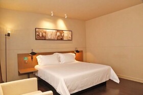 Huanggang Port Jinjiang Star Hotel