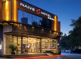 Naive S Hotel