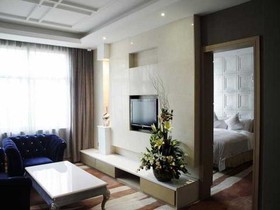 The Luxe Manor