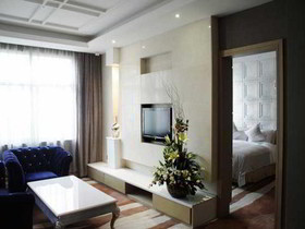 The Luxe Manor