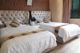 8 Miles Hotel